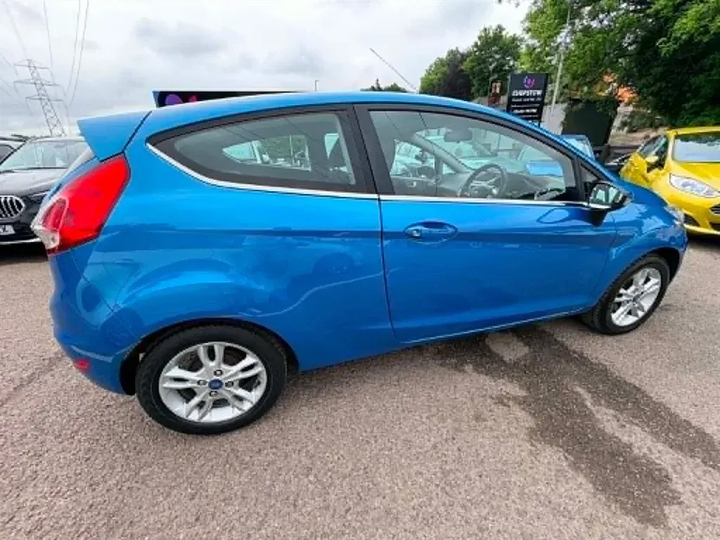 Used Ford Fiesta Zetec 82 HP (60 kW) 2014 Blue Hatchback