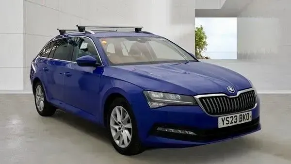 Used Skoda Superb SE Technology 150 HP (110 kW) 2023 Blue Estate