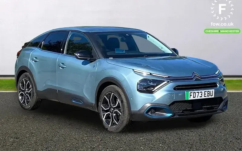 Begagnad Citroën e-C4 Shine 100 kW (136 HK) 2023 Halvkombi