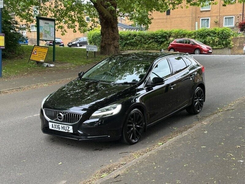 Black Used 2016 Volvo V40 Inscription Estate | £4,999 (Fair price) - Image 1/4