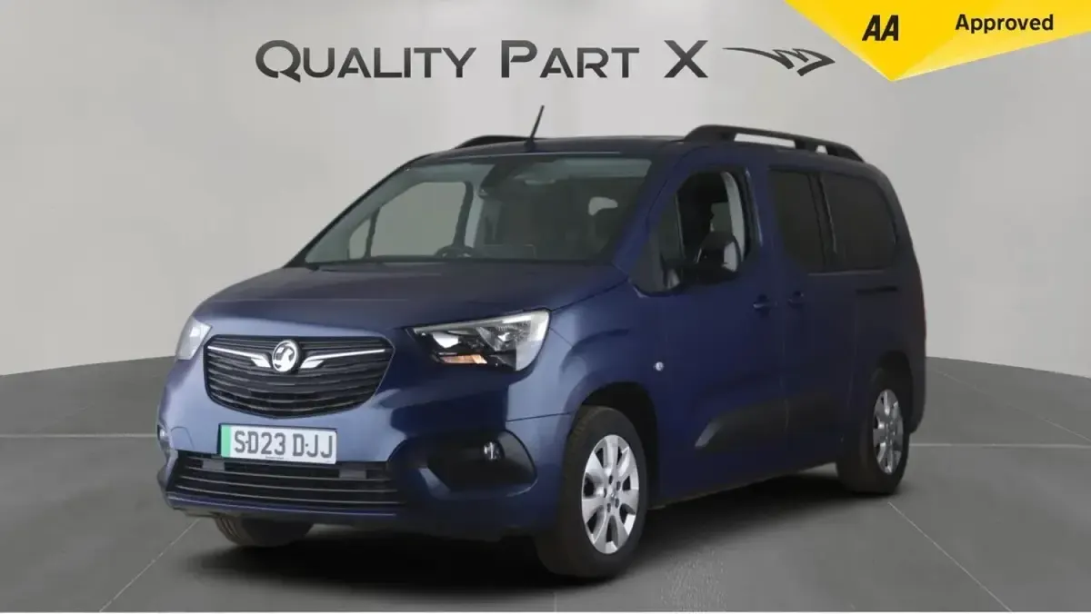 Used Vauxhall Combo Design Edition 100 kW (136 HP) 2023 Blue MPV
