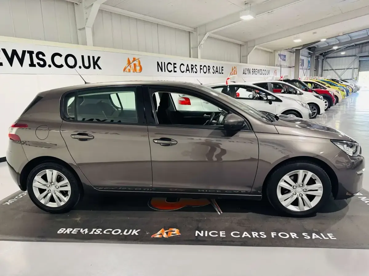 Used Peugeot 308 Active 115 HP (84 kW) 2015 Grey Hatchback