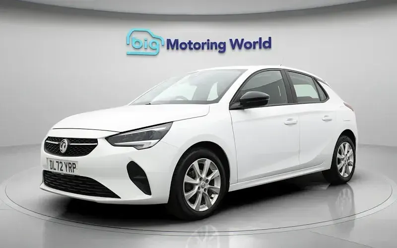 Second-hand Vauxhall Corsa Design Edition 75 CP (55 kW) 2023 Alb Hatchback