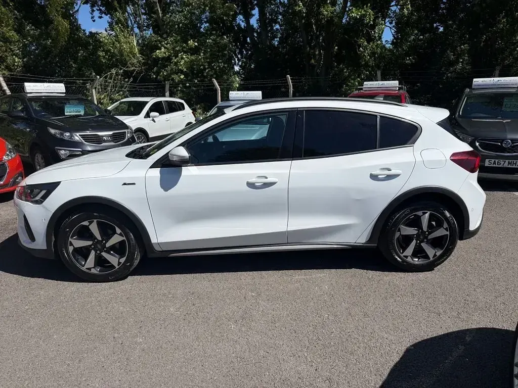 Used Ford Focus Active 125 HP (91 kW) 2022 White Hatchback
