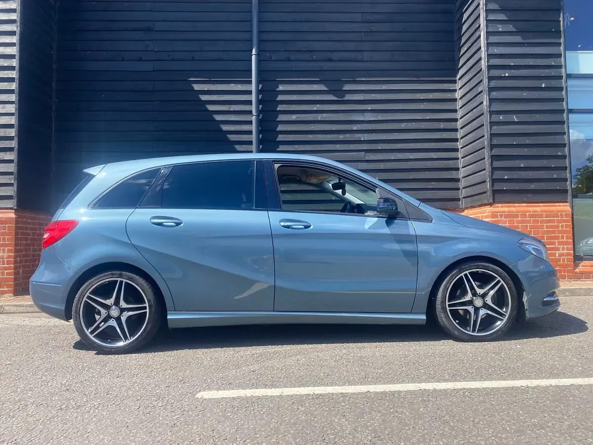 Used Mercedes B180 109 HP (80 kW) 2014 Blue Hatchback