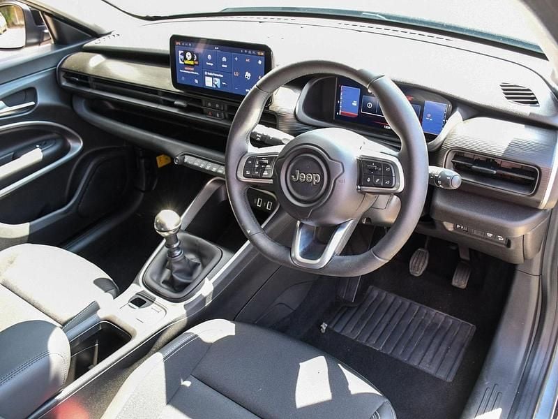 Used Jeep Avenger Altitude 100 HP (73 kW) 2024 Grey SUV