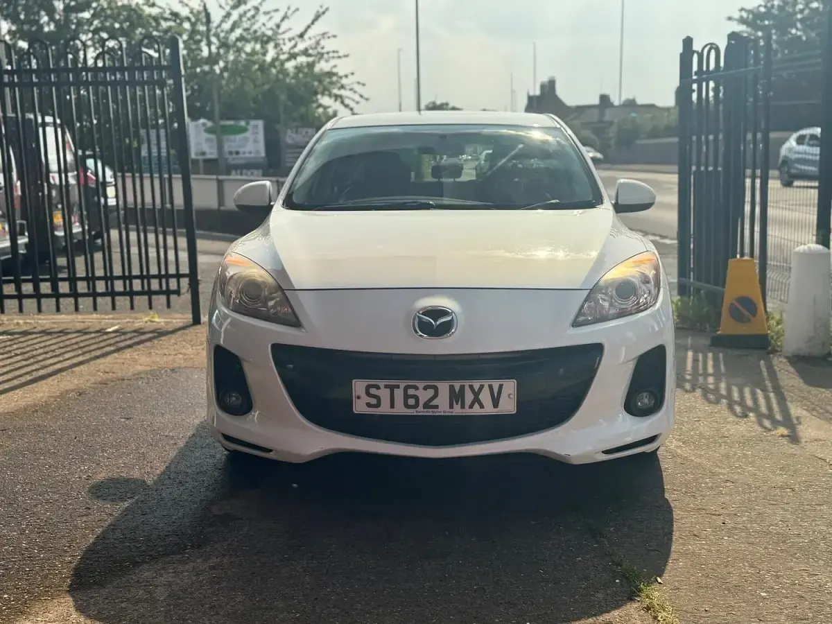 Used Mazda 3 115 HP (84 kW) 2012 White Hatchback