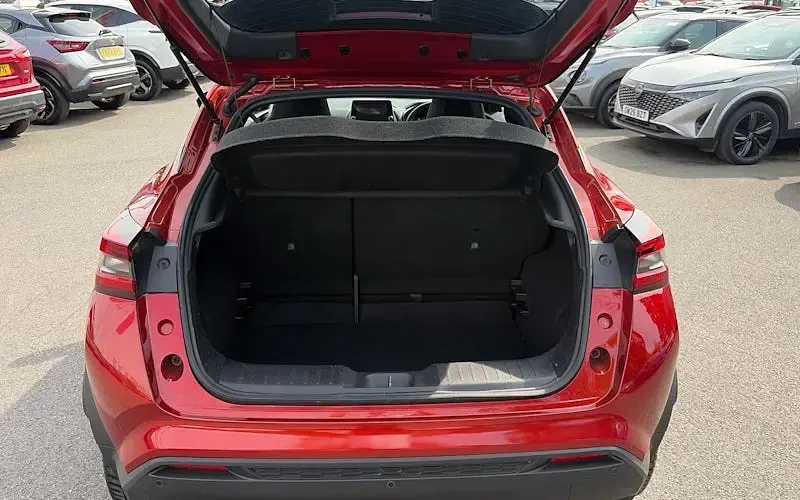 Used Nissan Juke N-Connecta 114 HP (83 kW) 2023 Red SUV