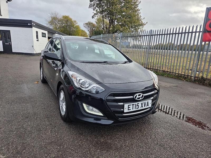 Used Hyundai i30 SE 108 HP (79 kW) 2015 Black Estate