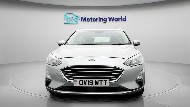 Begagnad Ford Focus Zetec 120 HK (88 kW) 2019 Silver Kombi