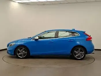 Used Volvo V40 R-Design 122 HP (89 kW) 2016 Blue Hatchback
