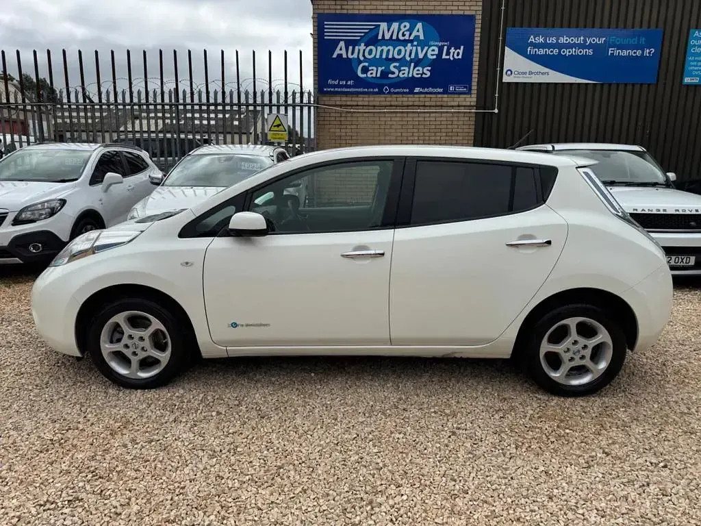 Used Nissan Leaf Acenta 80 kW (109 HP) 2014 White Hatchback