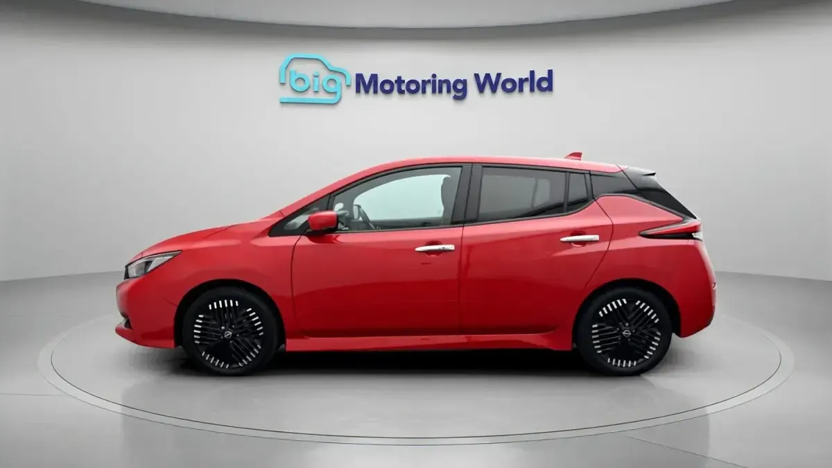 Used Nissan Leaf Tekna 110 kW (150 HP) 2022 Red Hatchback