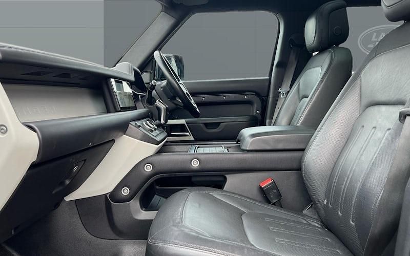 Used Land Rover Defender HSE Dynamic 300 HP (220 kW) 2024 SUV