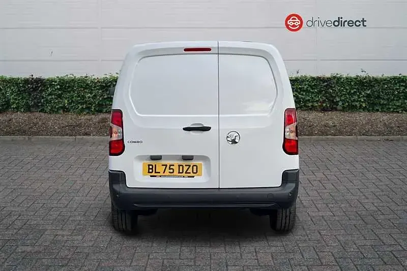 New Vauxhall Combo S 100 HP (73 kW) 2025 White MPV