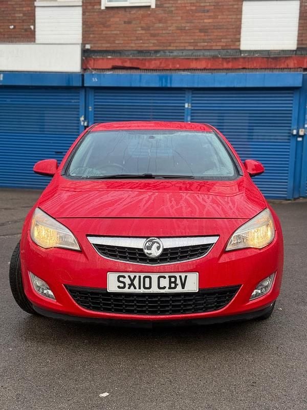 Red Used 2010 Vauxhall Astra Hatchback | £1,075 (Good price) - Image 1/4