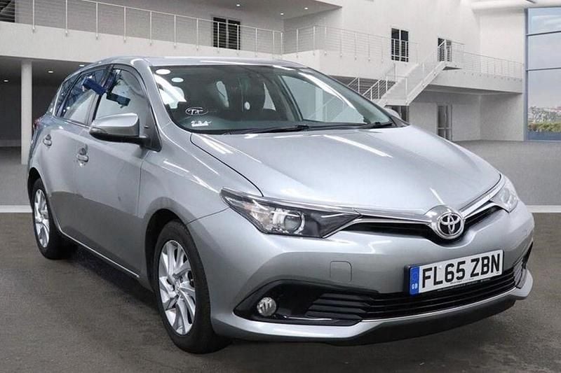 Used Toyota Auris Business Edition 116 HP (85 kW) 2015 Grey Hatchback