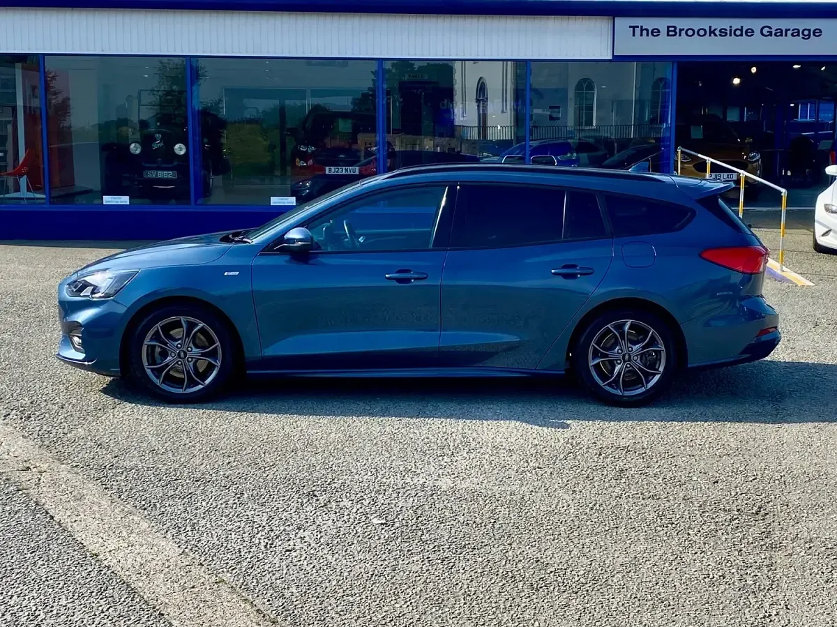 Used Ford Focus ST-Line 125 HP (91 kW) 2021 Blue Estate