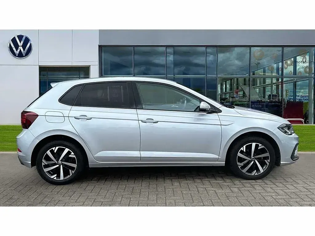 Used VW Polo Life 95 HP (69 kW) 2024 Silver Hatchback