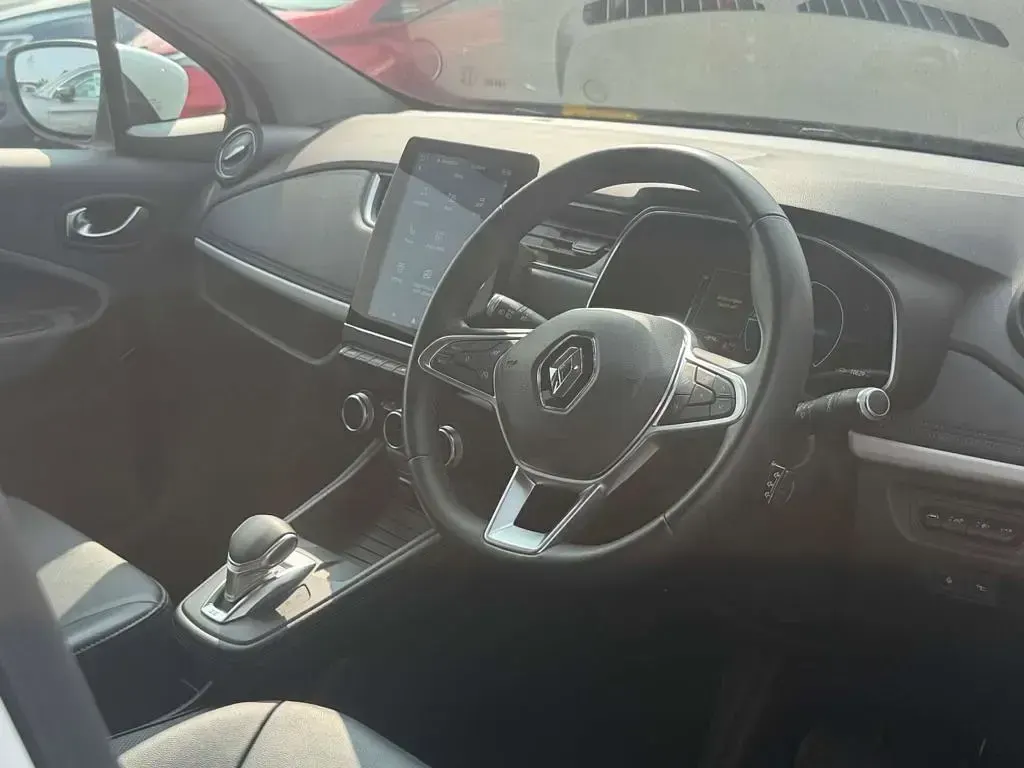 Used Renault Zoe GT-Line 100 kW (136 HP) 2022 White Hatchback