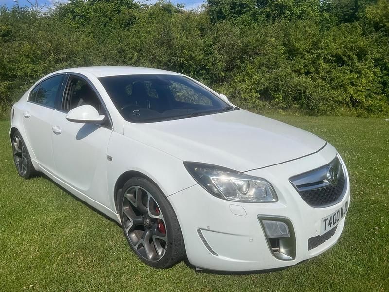 Second-hand Vauxhall Insignia 2013 Alb Hatchback