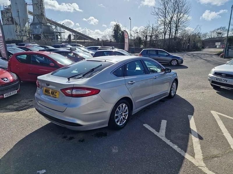 Używany Ford Mondeo Zetec 120 KM (88 kW) 2016 Srebrny Hatchback