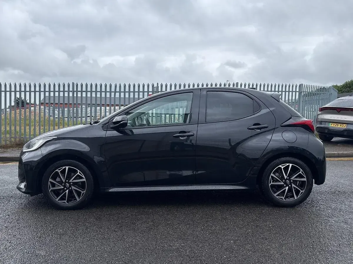 Used Toyota Yaris Design 116 HP (85 kW) 2023 Black Hatchback