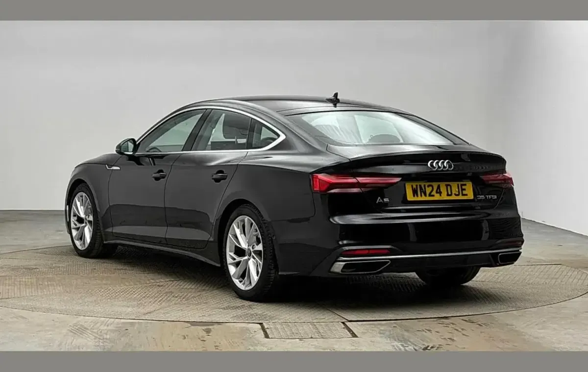 Usado Audi A5 Sport 147 CV (108 kW) 2024 Negro Utilitario
