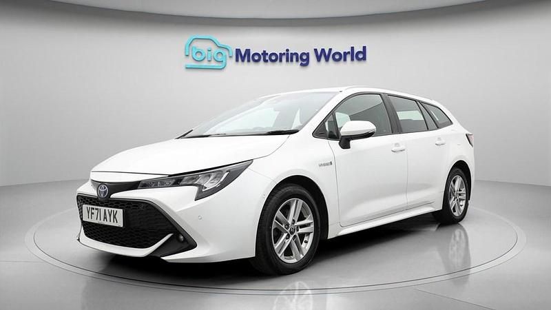 Used Toyota Corolla 122 HP (89 kW) 2022 White Estate