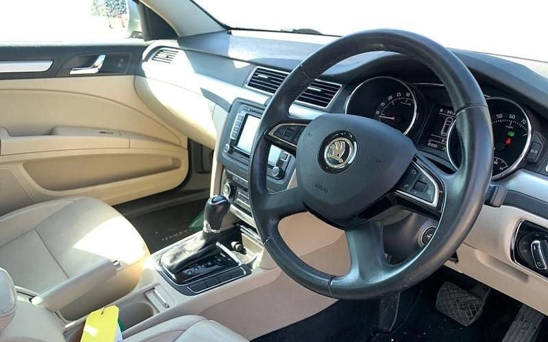 Usado Skoda Superb Elegance 170 HP (125 kW) 2015 Bege Carrinha