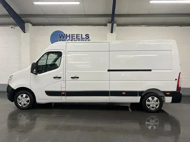 Używany Nissan Interstar Tekna 135 KM (99 kW) 2022 Biały Van