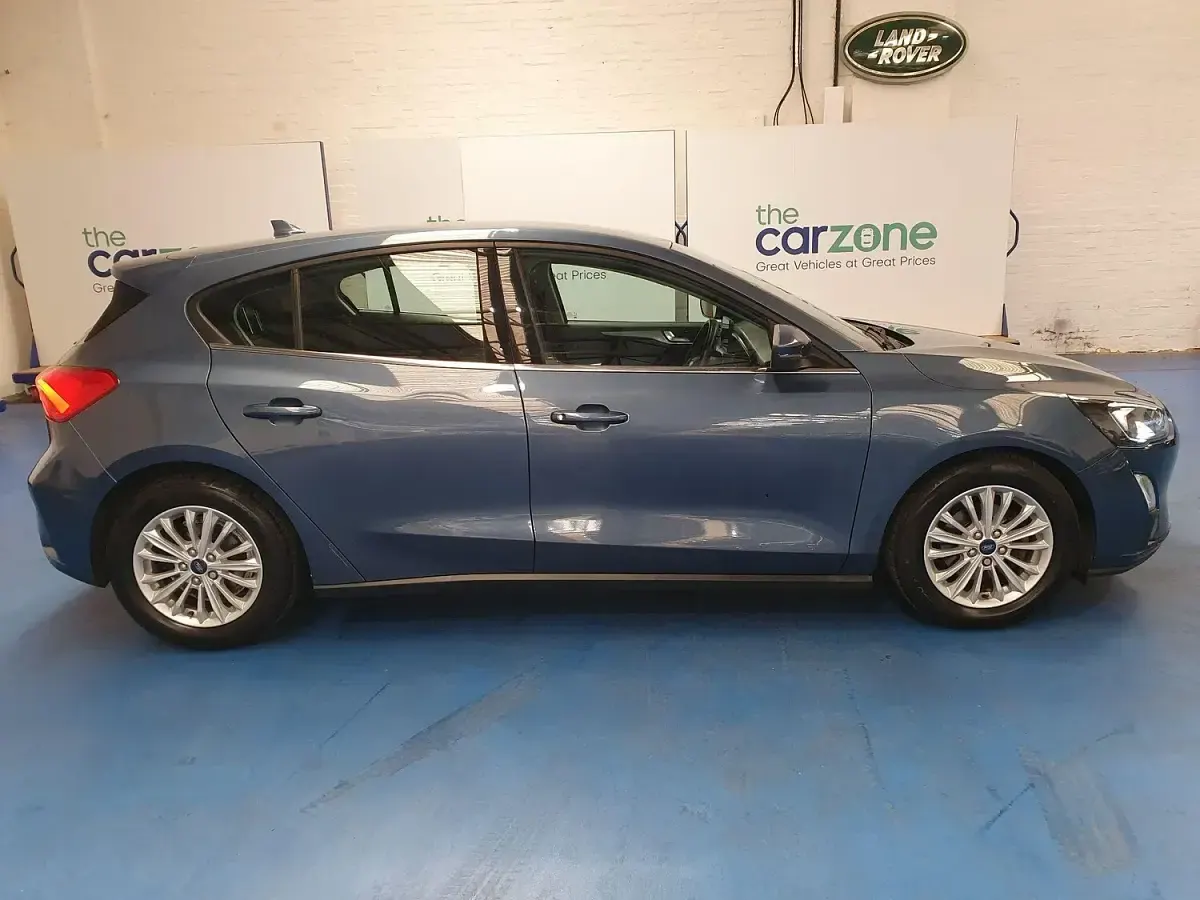 Used Ford Focus Titanium 125 HP (91 kW) 2020 Blue Hatchback