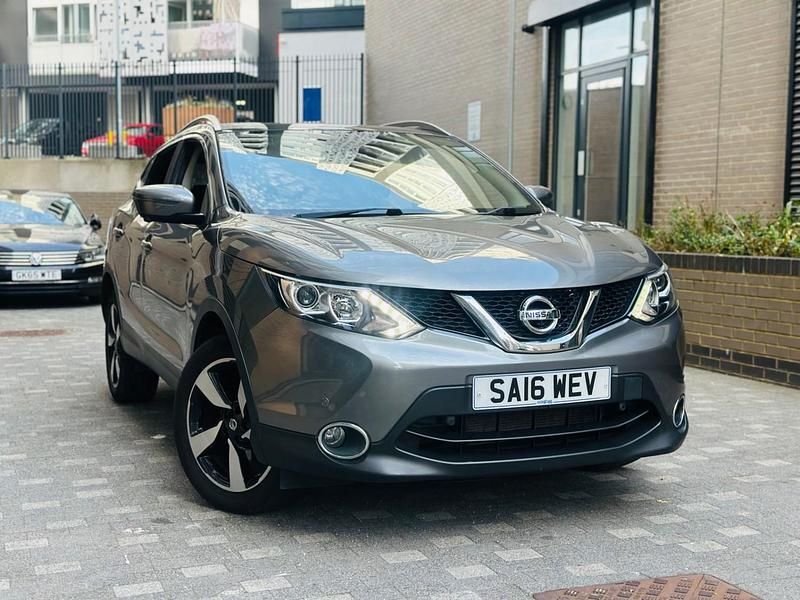 Grey Used 2016 Nissan Qashqai N-Connecta SUV | £4,998 (Super price) - Image 1/4