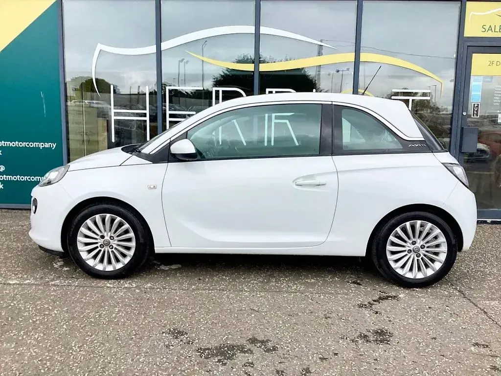 Used Vauxhall Adam Glam 70 HP (51 kW) 2015 White Hatchback