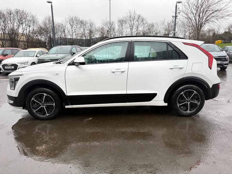 Used Kia Niro 2024 White SUV