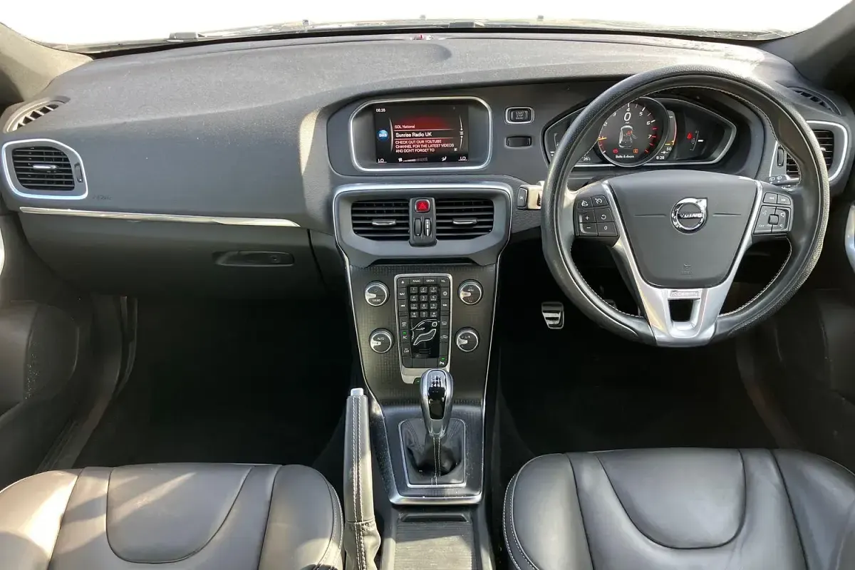 Used Volvo V40 R-Design 122 HP (89 kW) 2019 Grey Hatchback