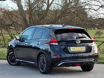Begagnad Nissan Leaf N-Connecta 110 kW (150 HK) 2022 Svart Halvkombi
