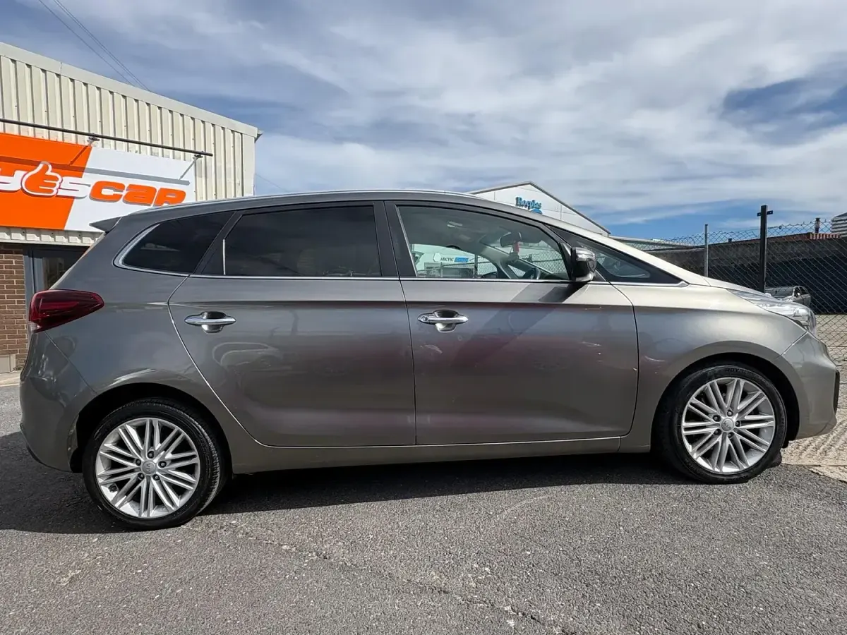Used Kia Carens 139 HP (102 kW) 2018 Silver MPV