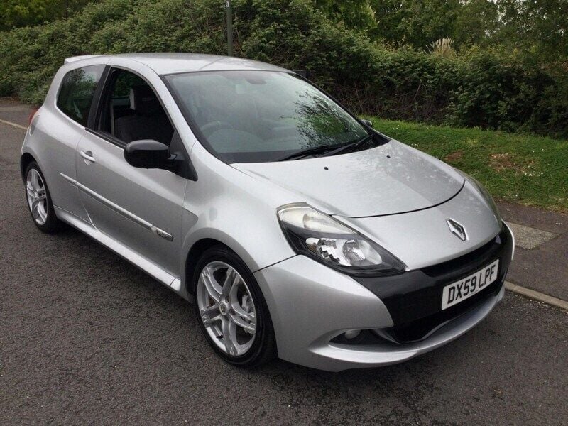 Silver Used 2010 Renault Clio II Hatchback | £4,650 (Good price) - Image 1/4