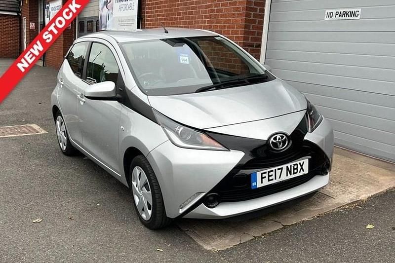 Used Toyota Aygo X-play 68 HP (50 kW) 2017 Silver Hatchback