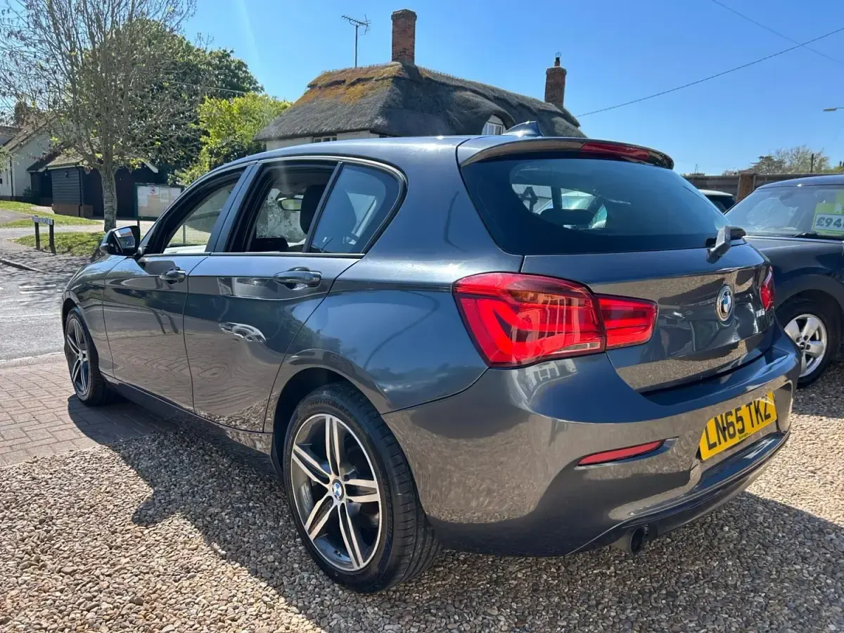 Używany BMW 118 Sport Line 2015 Szary Hatchback