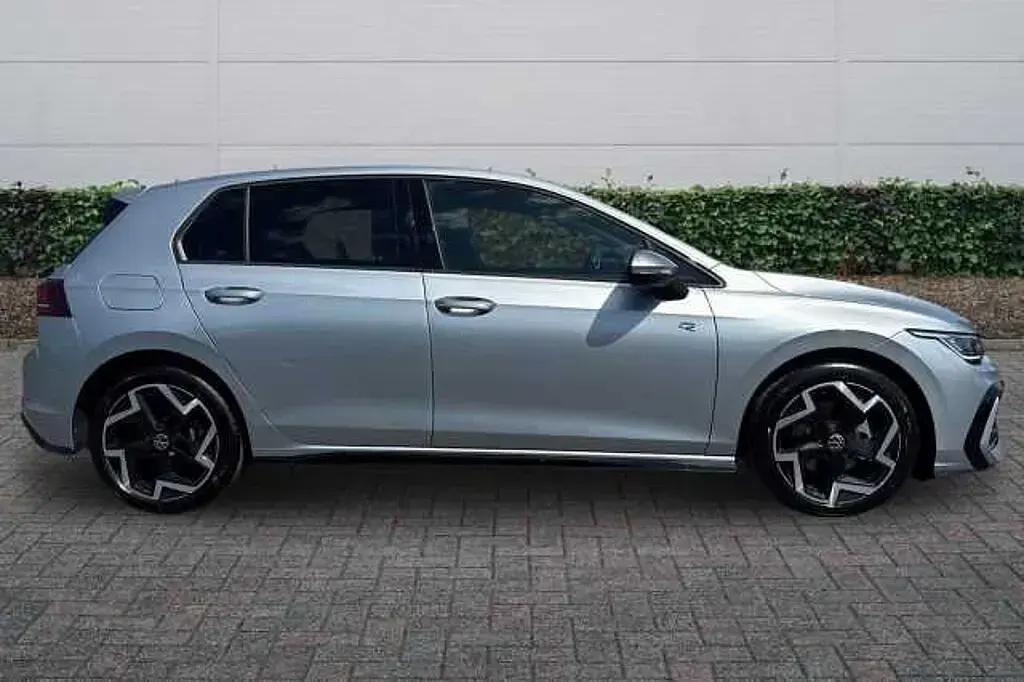 Used VW Golf VIII R-line 150 HP (110 kW) 2025 Silver Hatchback