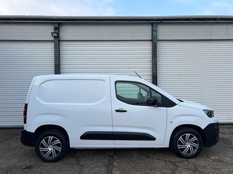 Used Peugeot Partner 131 HP (96 kW) 2022 White MPV