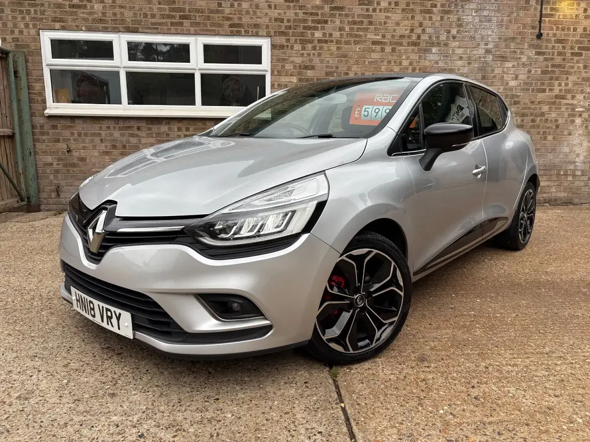Used Renault Clio Dynamique 90 HP (66 kW) 2018 Silver Hatchback