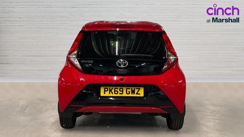 Begagnad Toyota Aygo Trend 72 HK (52 kW) 2019 Röd Halvkombi