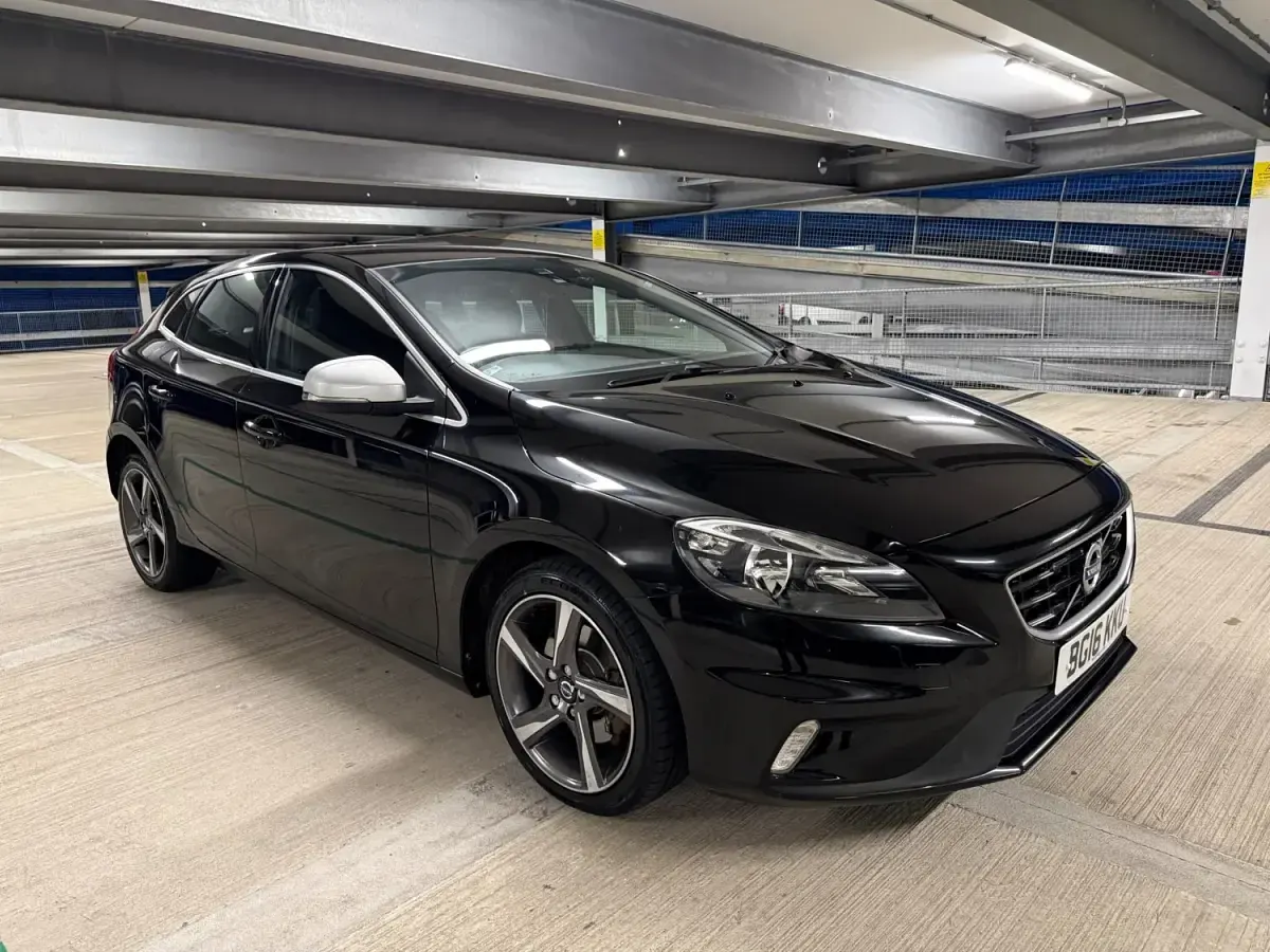 Usado Volvo V40 R-Design 120 HP (88 kW) 2016 Preto Citadino
