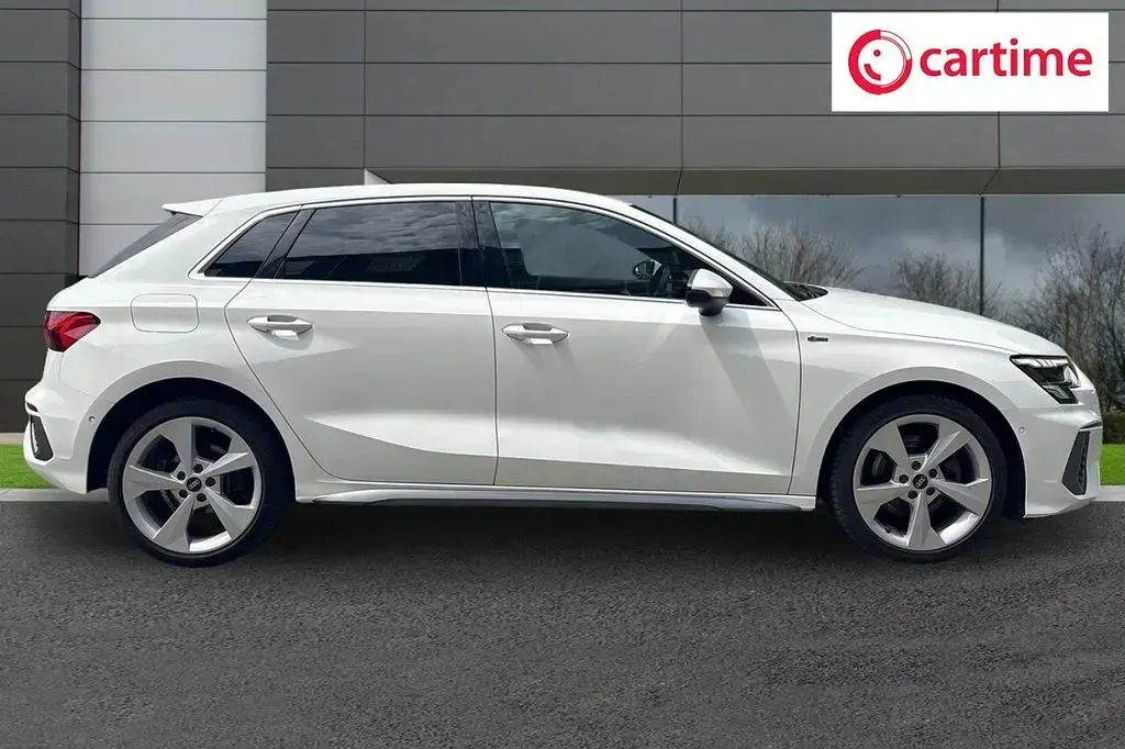 Used Audi A3 Sportback S-Line 150 HP (110 kW) 2021 White Hatchback