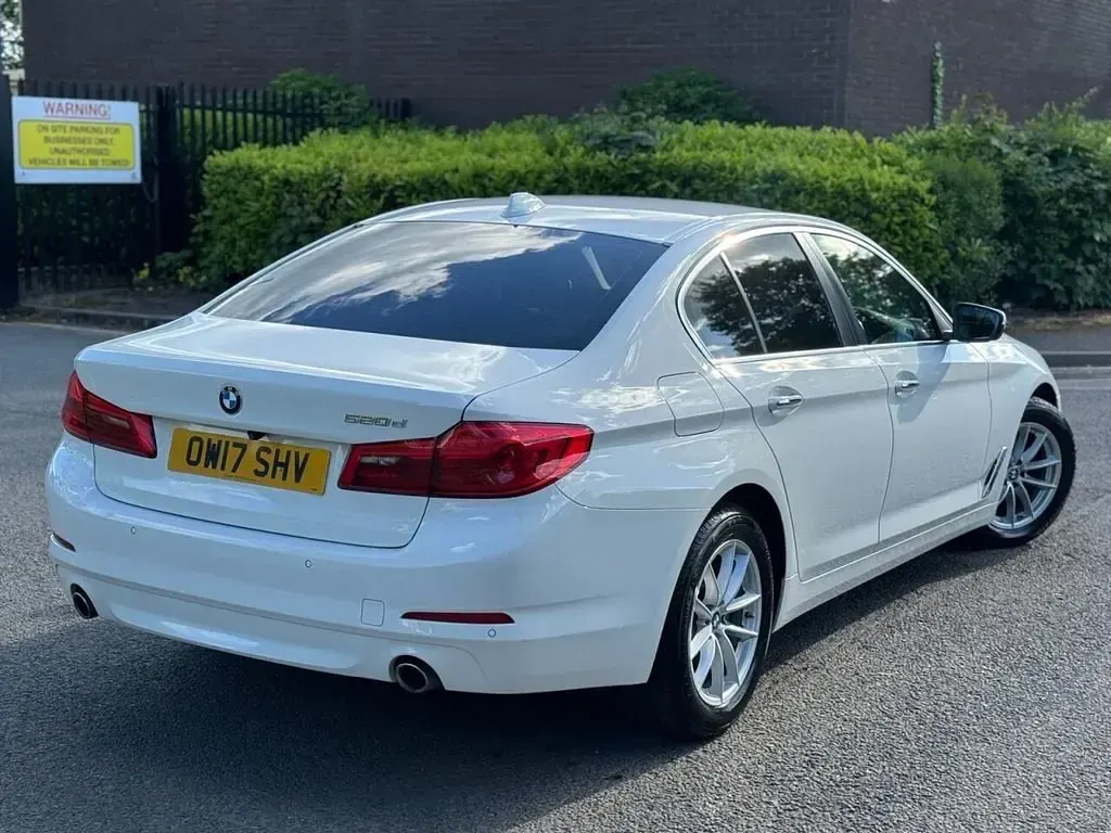 Gebraucht BMW 520 Comfort Edition 2017 Weiß Limousine