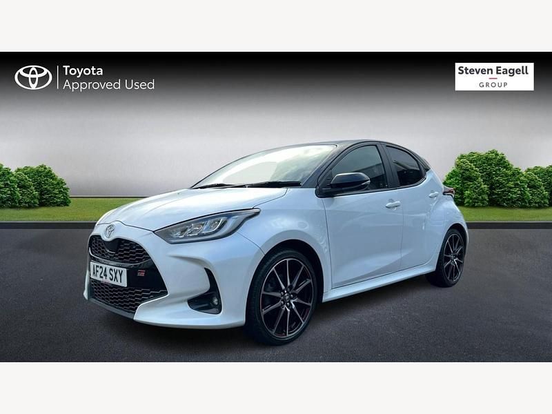 Used Toyota Yaris Hybrid Sport 2024 White/black Hatchback
