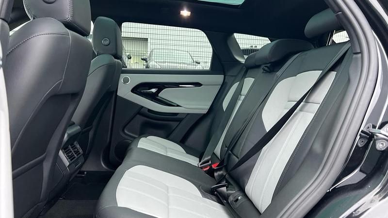 Used Land Rover Range Rover evoque SE Dynamic 204 HP (150 kW) 2025 Metallic  santorini black Hatchback